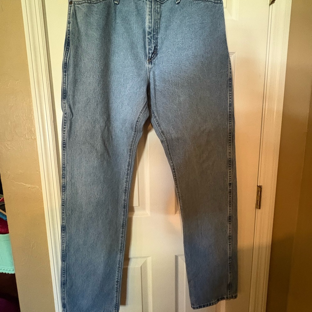 Wrangler Men's Relaxed Fit Light Blue Jeans